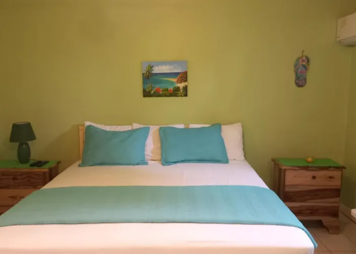 9 Hotel *