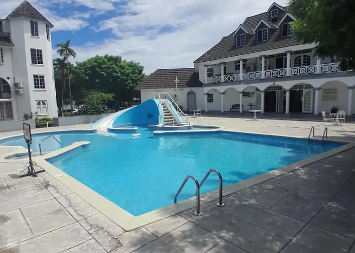 9 * Ocho Rios