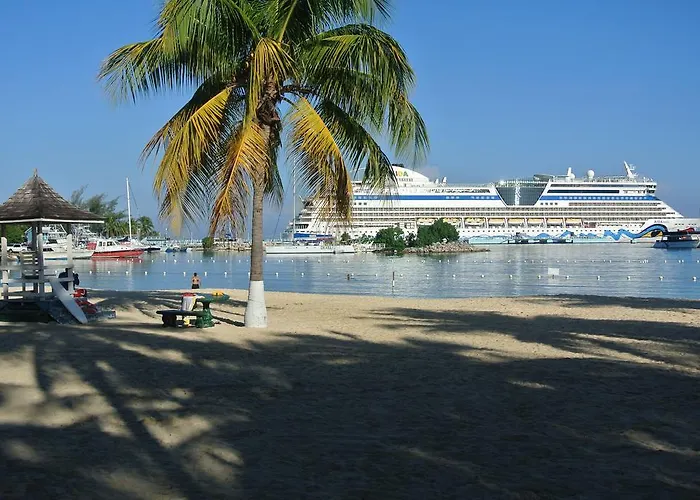 9 * Ocho Rios