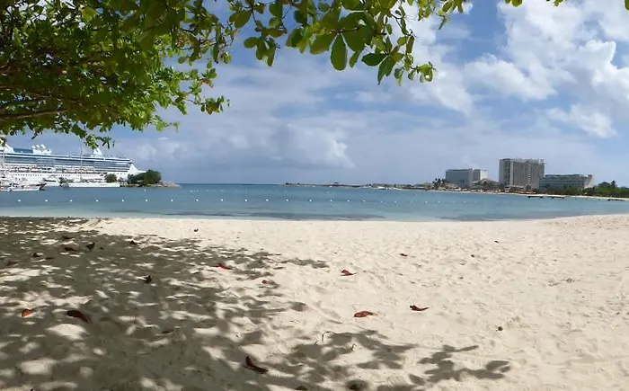 9 * Ocho Rios